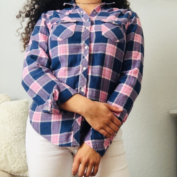 💕PLAD BUTTON UP💙 - Picture 4 of 8